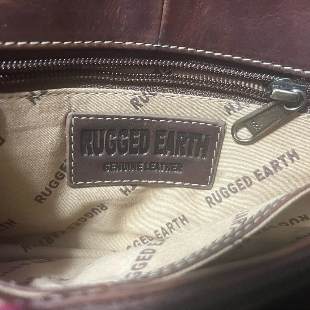 Elegant Rugged Earth Medium Brown Leather Crossbody Bag Adjustable Strap